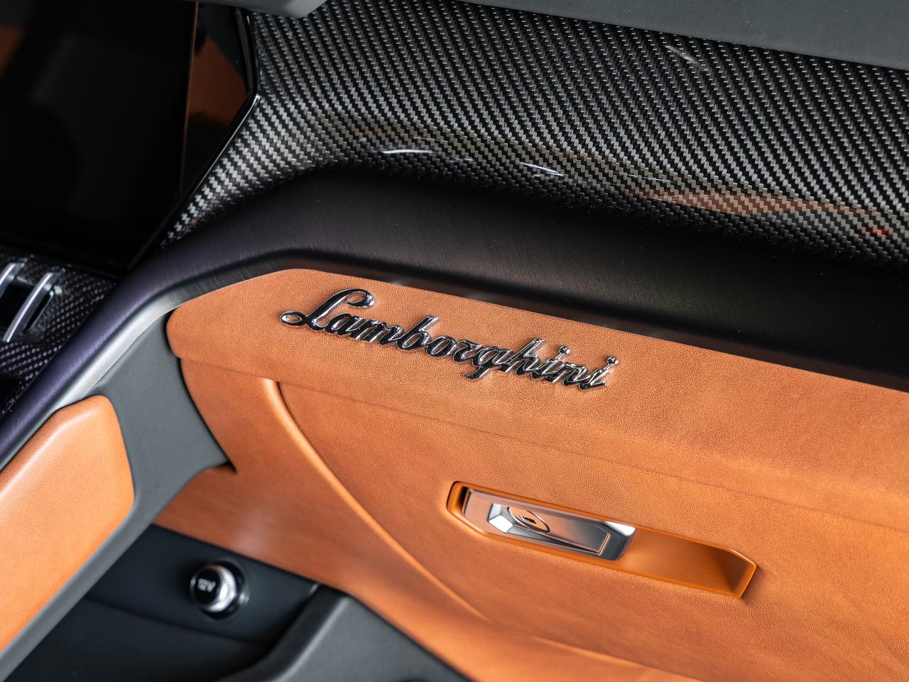 2024 Lamborghini Urus S  Photo