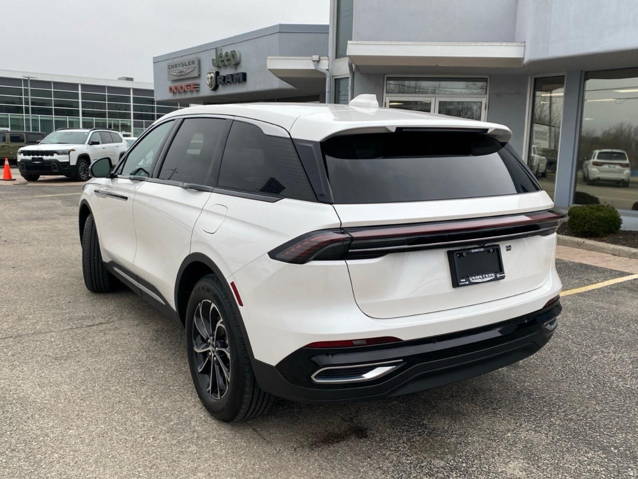 2025 Lincoln Nautilus Premiere AWD Photo2
