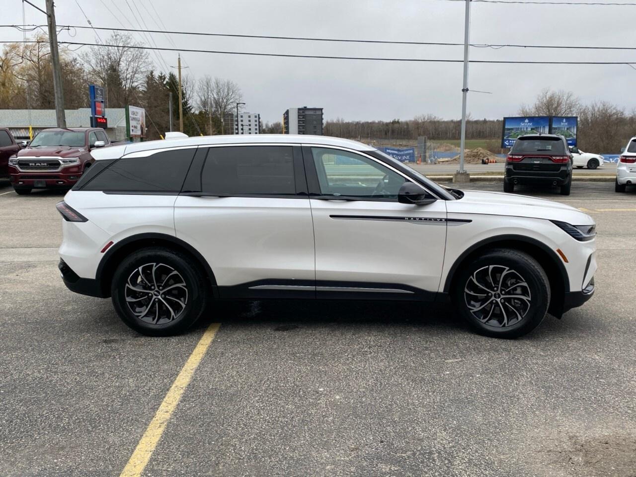 2025 Lincoln Nautilus Premiere AWD Photo