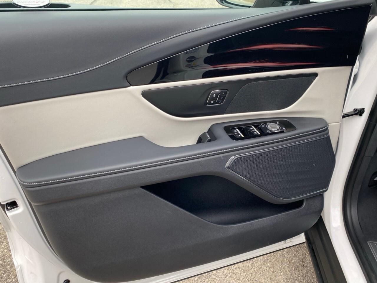 2025 Lincoln Nautilus Premiere AWD Photo