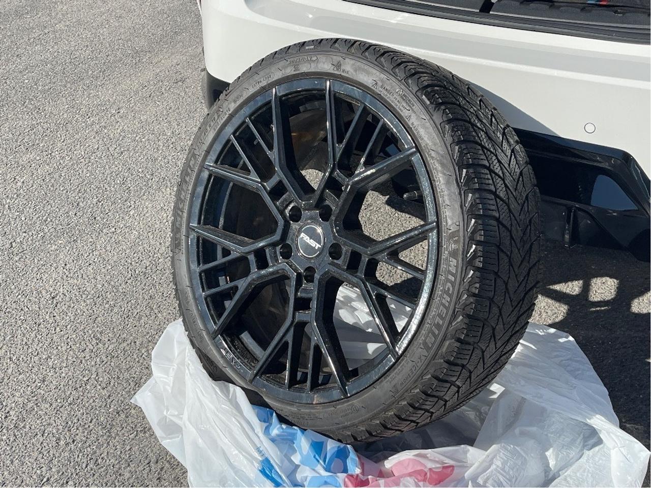 2022 BMW 2 Series xDrive Photo