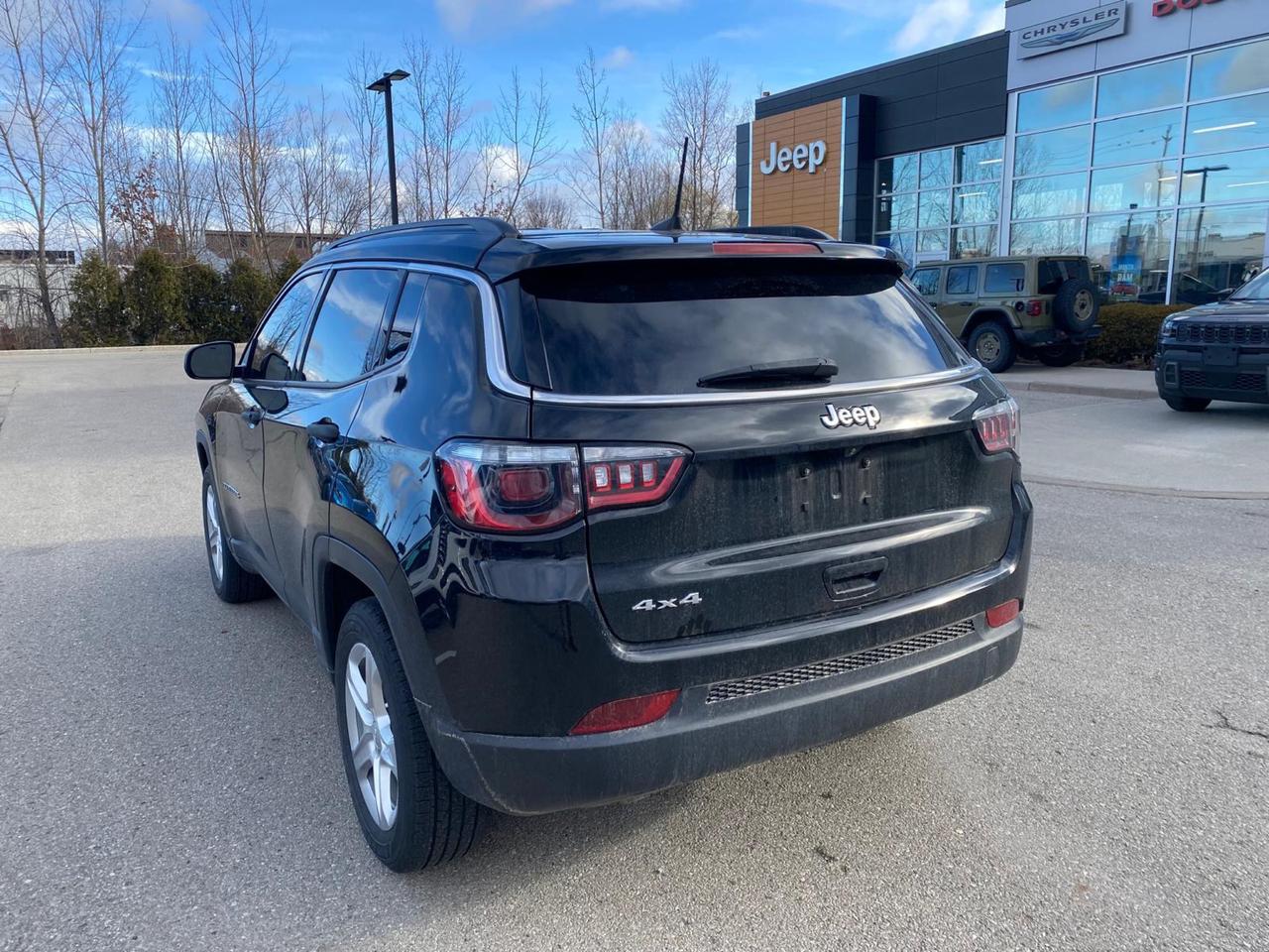 2023 Jeep Compass Sport Appearance Photo2