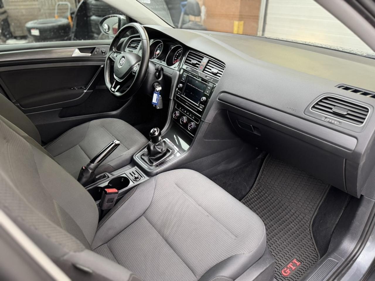 2018 Volkswagen Golf SportWagen Comfortline Manual 4MOTION Photo