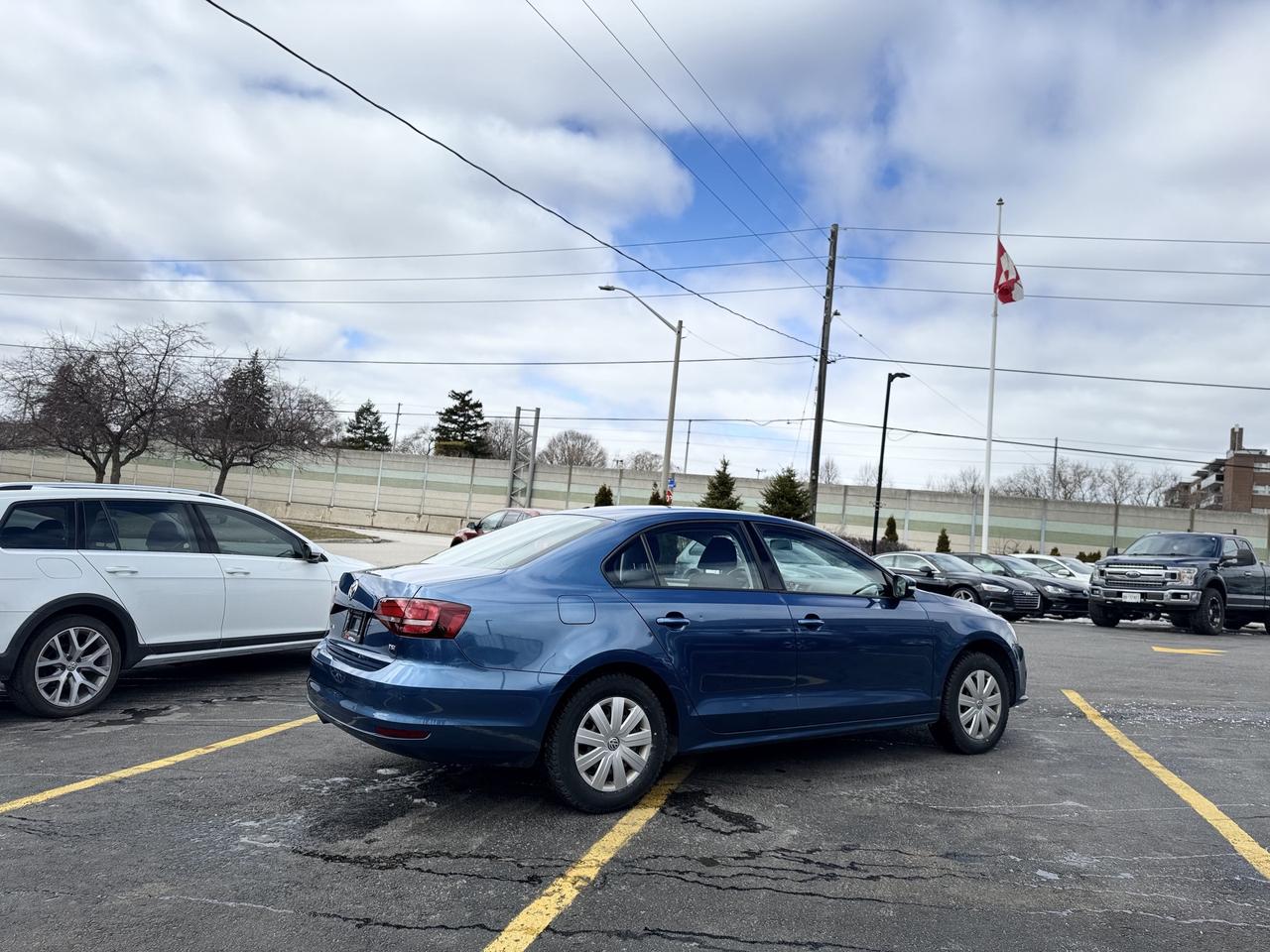 2016 Volkswagen Jetta Sedan LOW KMS   MUST SEE! CLEANCARFAX Photo