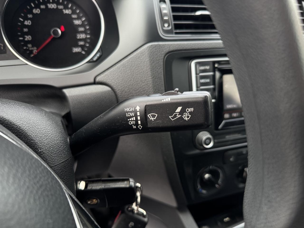 2016 Volkswagen Jetta Sedan LOW KMS   MUST SEE! CLEANCARFAX Photo