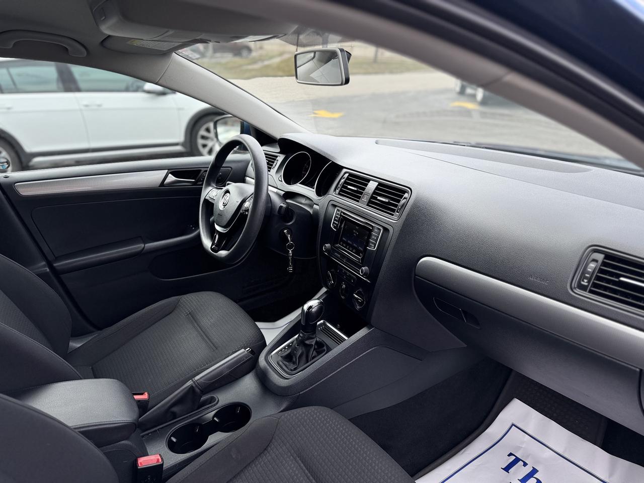2016 Volkswagen Jetta Sedan LOW KMS   MUST SEE! CLEANCARFAX Photo