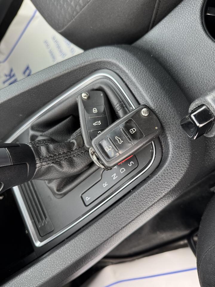 2016 Volkswagen Jetta Sedan LOW KMS   MUST SEE! CLEANCARFAX Photo