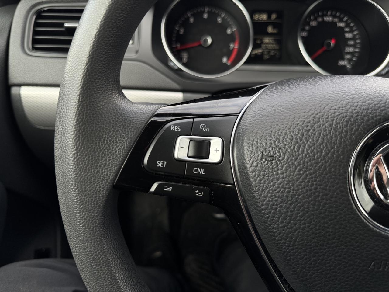 2016 Volkswagen Jetta Sedan LOW KMS   MUST SEE! CLEANCARFAX Photo