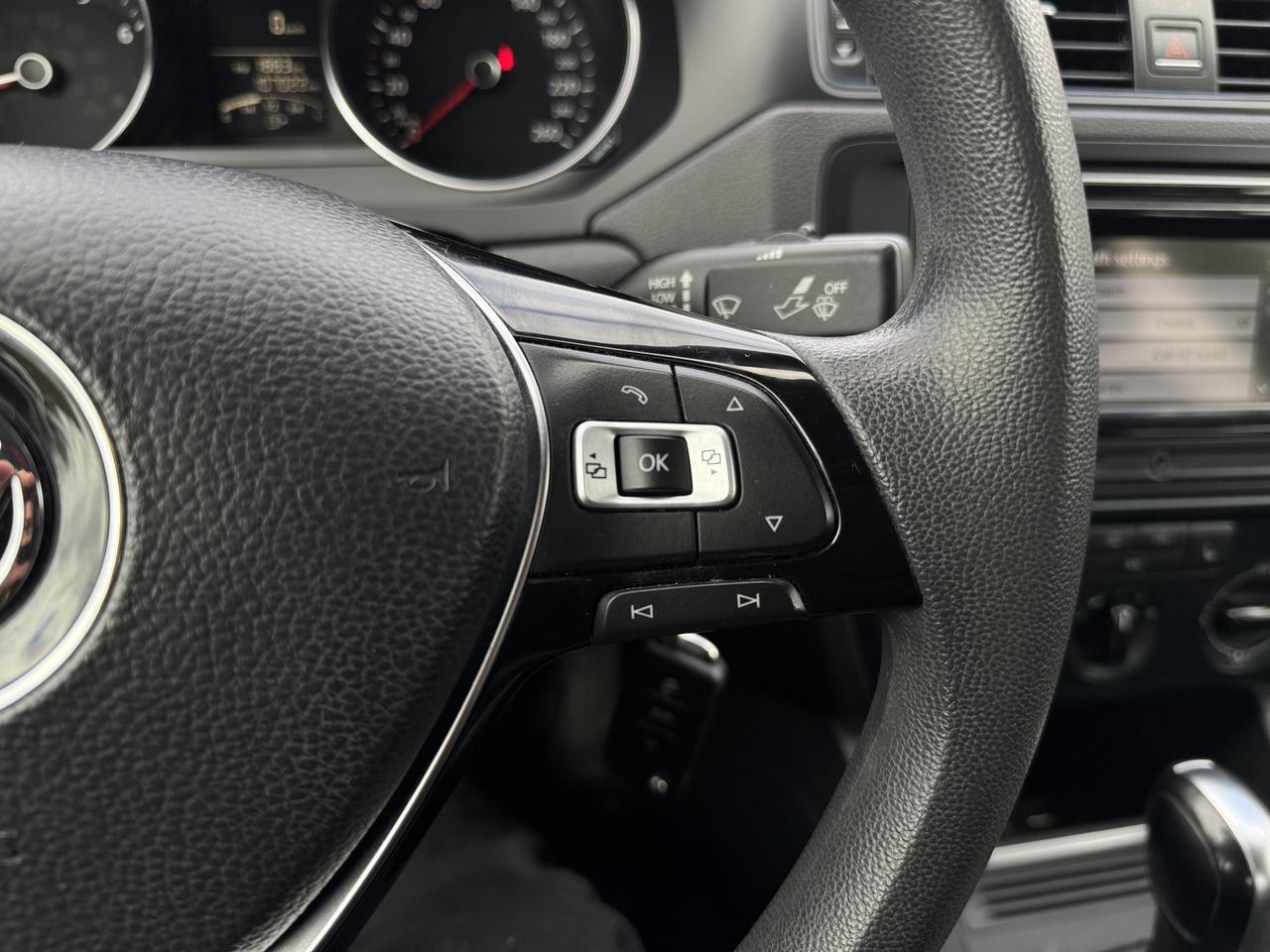 2016 Volkswagen Jetta Sedan LOW KMS   MUST SEE! CLEANCARFAX Photo