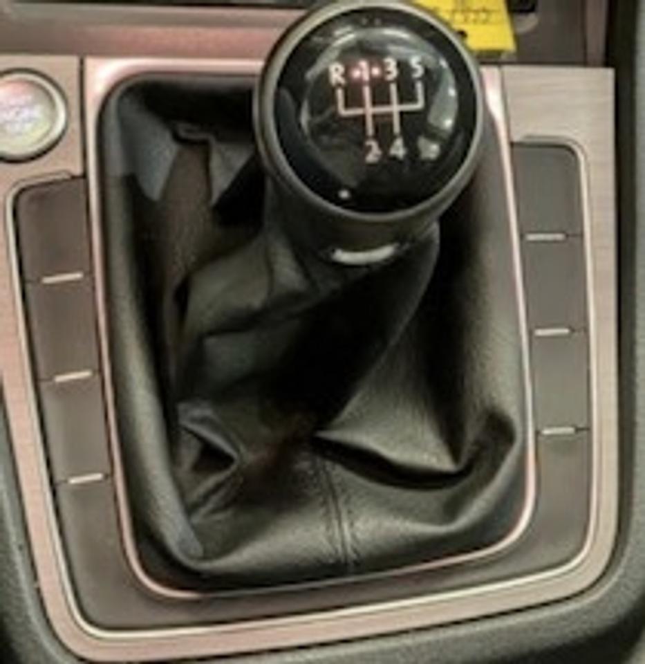 2017 Volkswagen Golf SportWagen Manual   Leather   Clean! Photo