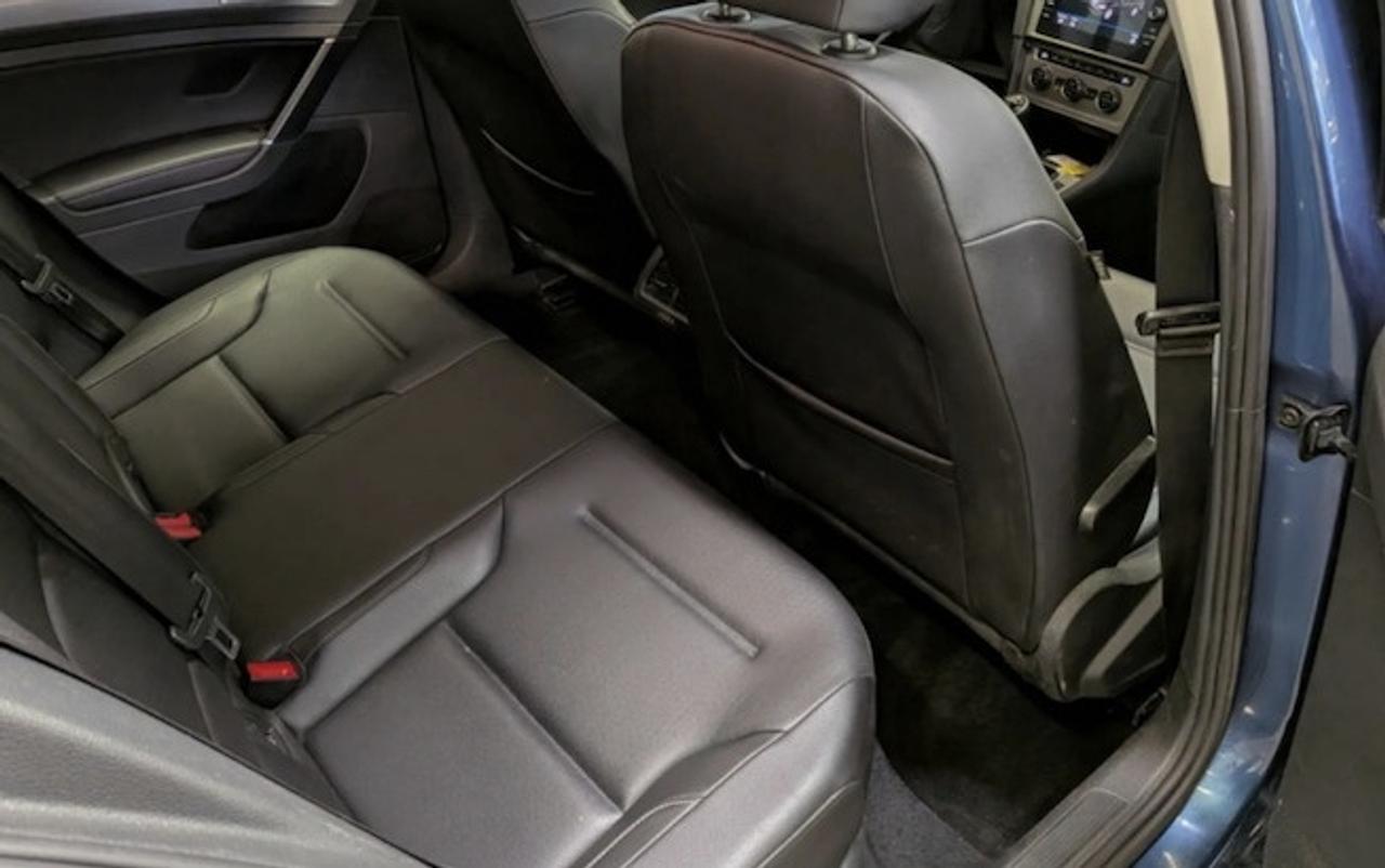 2017 Volkswagen Golf SportWagen Manual   Leather   Clean! Photo