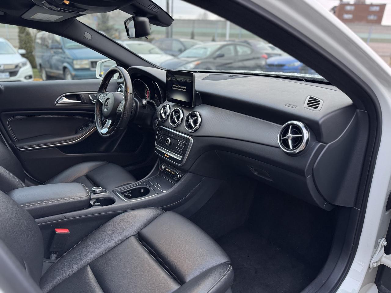 2018 Mercedes-Benz GLA GLA250 4MATIC / 0 ACCIDENTS Photo