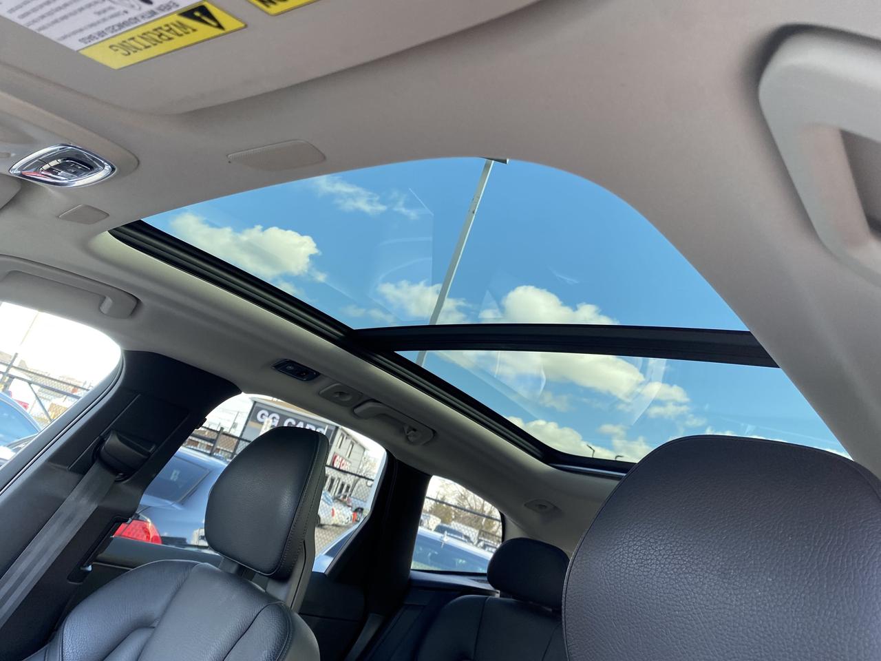 2018 Volvo XC60 T6 AWD Momentum Photo4