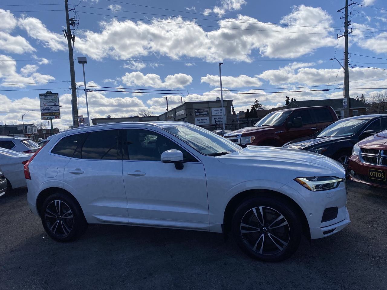 2018 Volvo XC60 T6 AWD Momentum Photo