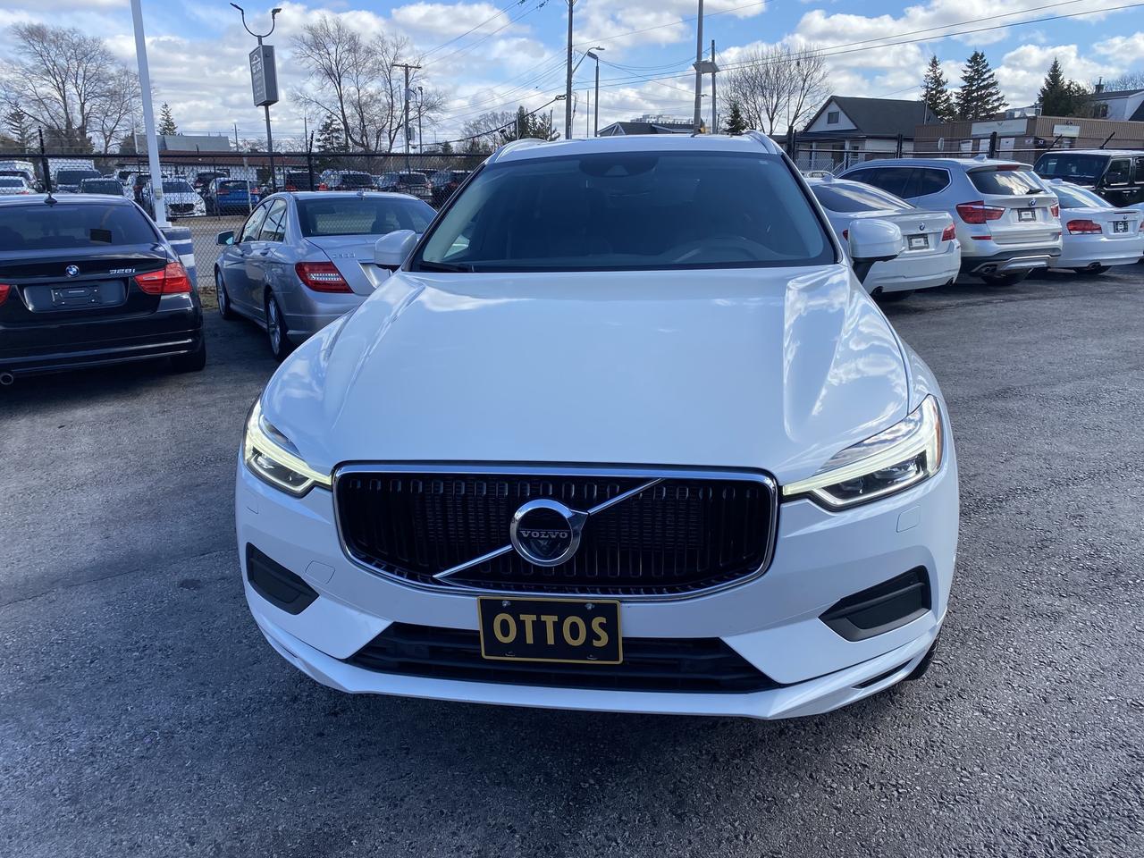 2018 Volvo XC60 T6 AWD Momentum Photo