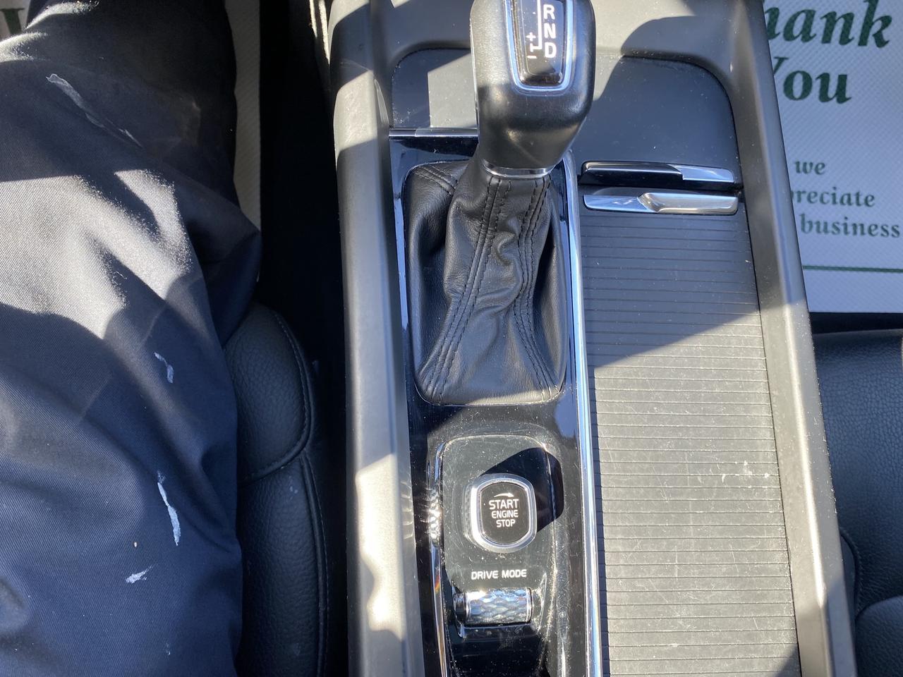 2018 Volvo XC60 T6 AWD Momentum Photo