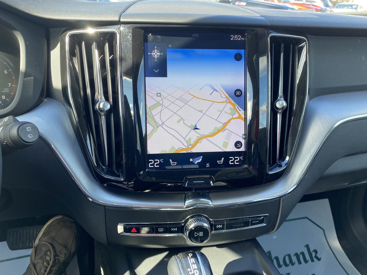 2018 Volvo XC60 T6 AWD Momentum Photo