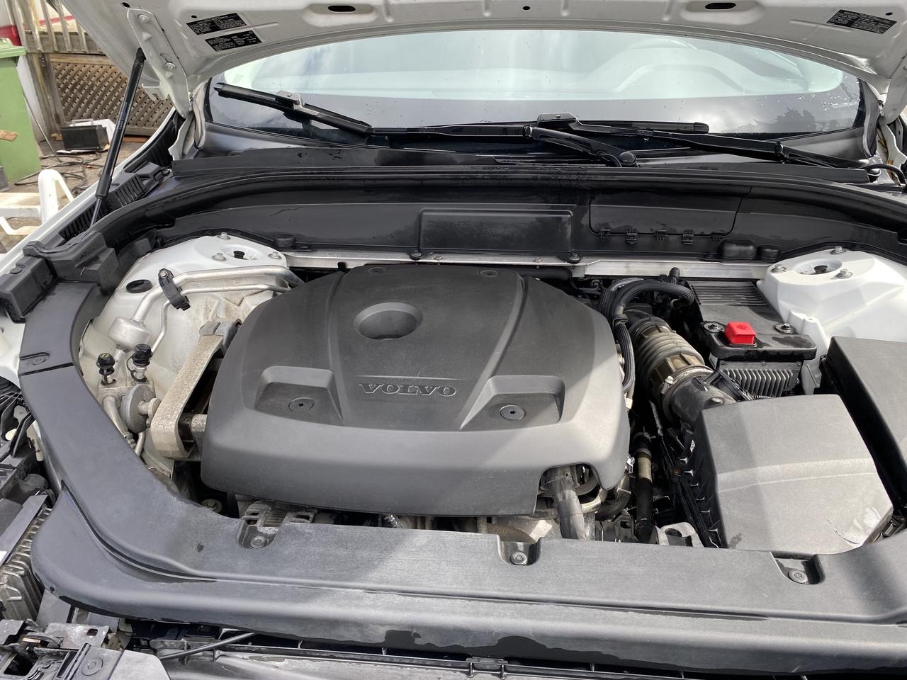 2018 Volvo XC60 T6 AWD Momentum Photo