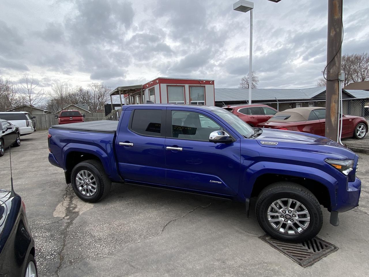 2025 Toyota Tacoma 4x4 Double Cab Auto Hybrid Photo