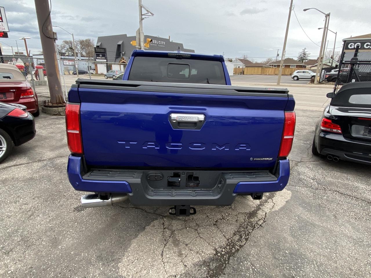 2025 Toyota Tacoma 4x4 Double Cab Auto Hybrid Photo3