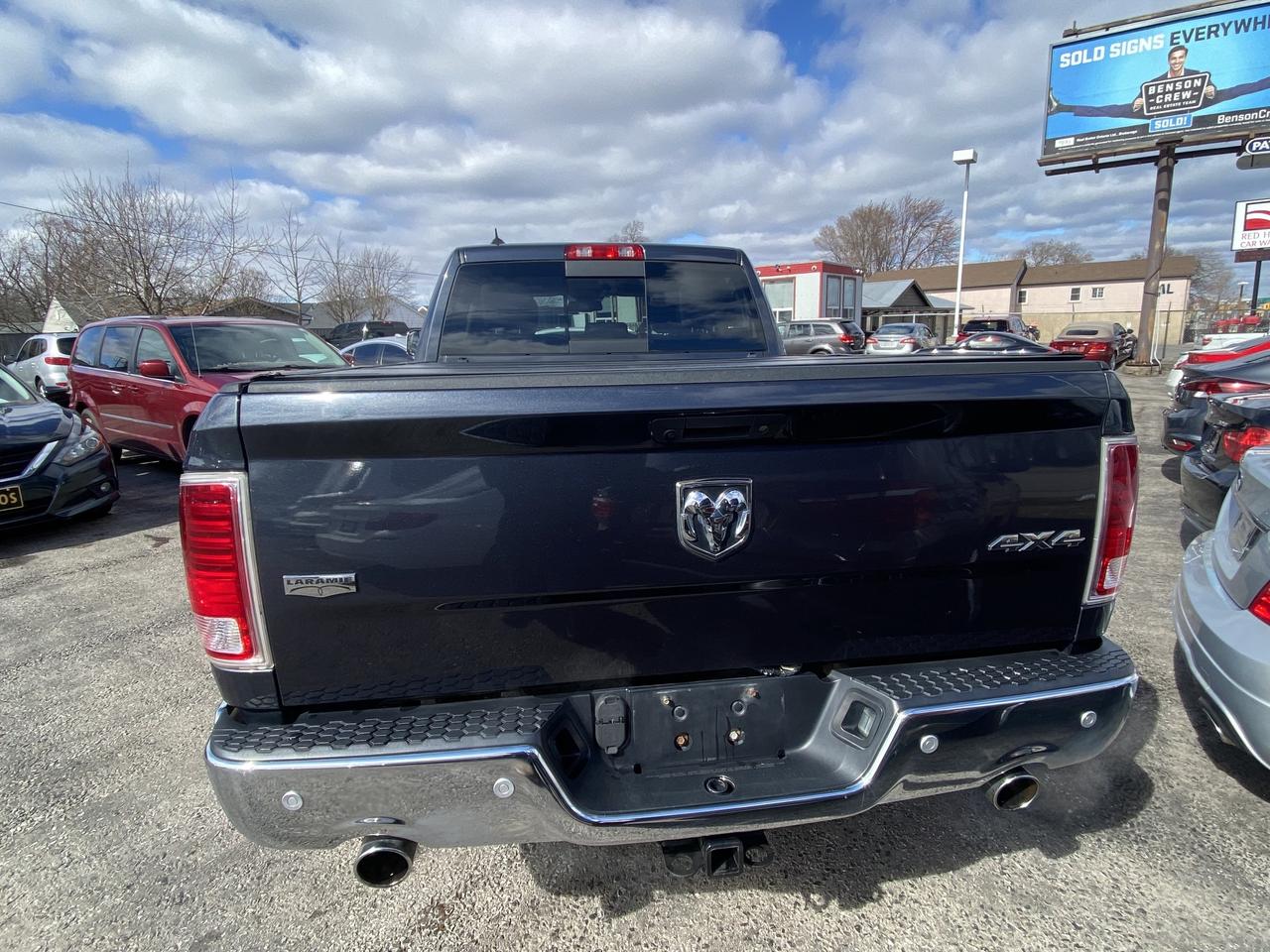 2018 RAM 1500 Laramie 4x4 Crew Cab 6'4  Box Photo3