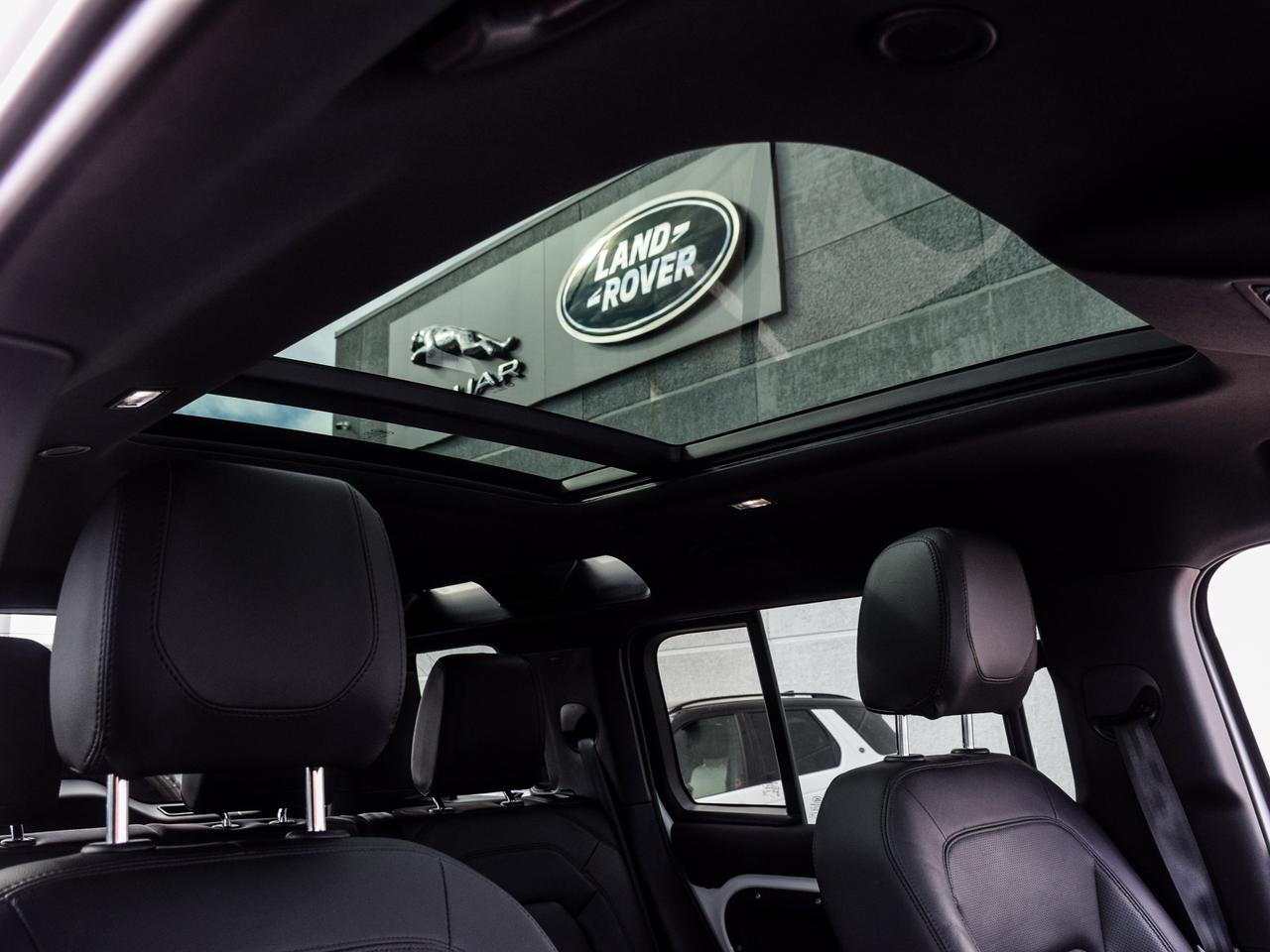 2023 Land Rover Defender S Photo