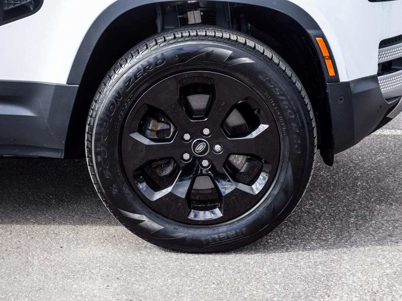 2023 Land Rover Defender S Photo