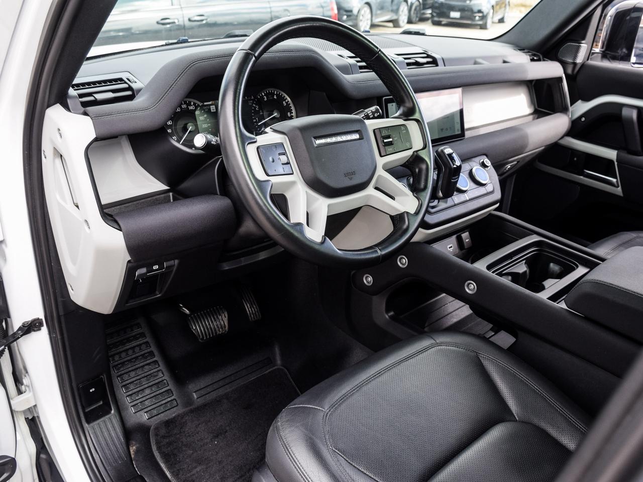 2023 Land Rover Defender S Photo