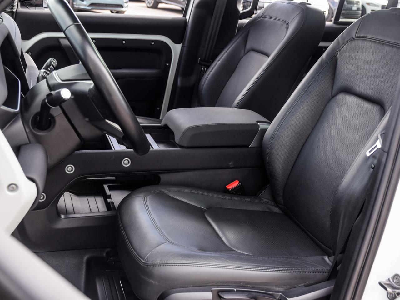 2023 Land Rover Defender S Photo