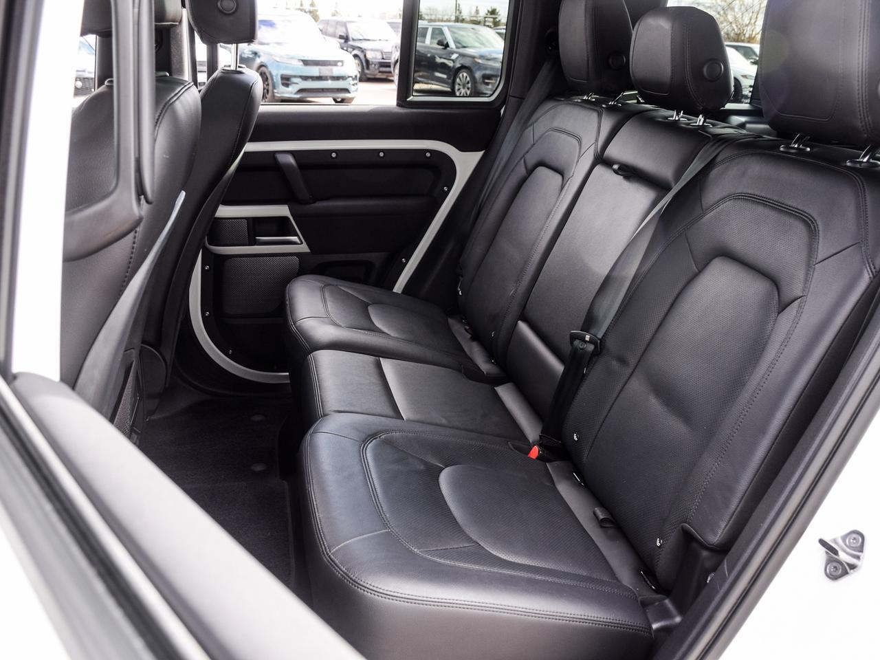 2023 Land Rover Defender S Photo