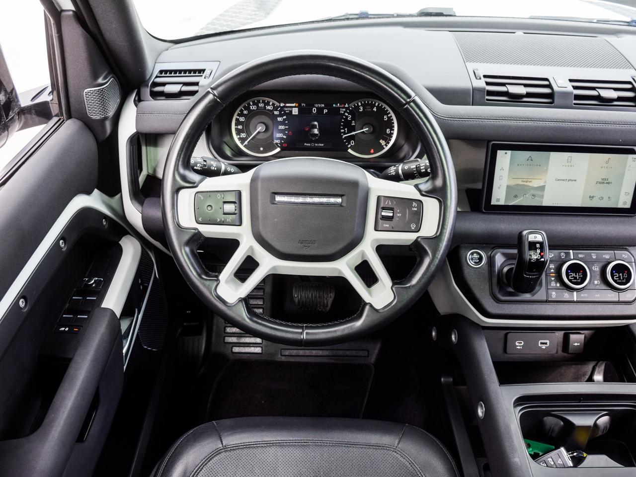 2023 Land Rover Defender S Photo