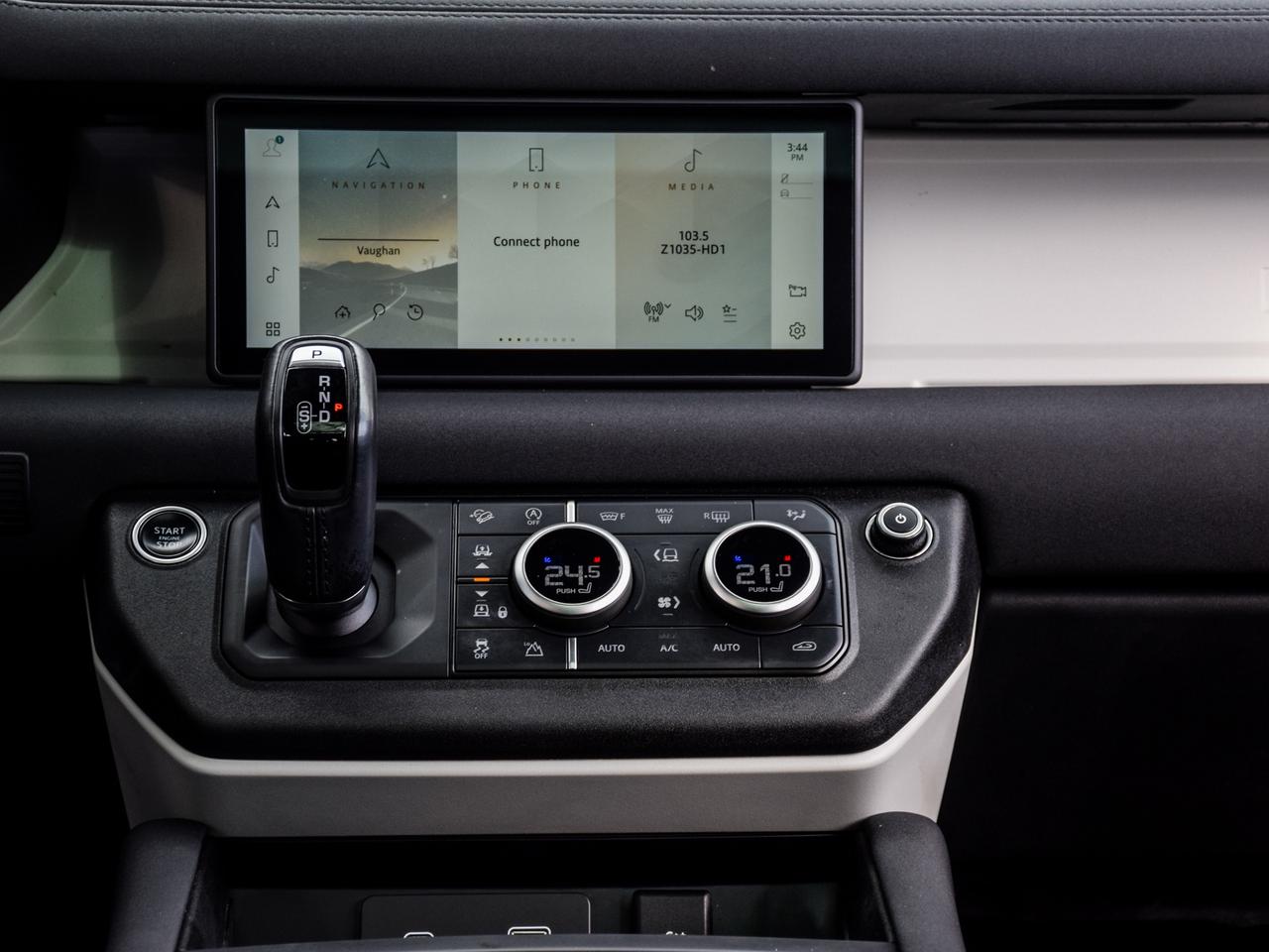 2023 Land Rover Defender S Photo