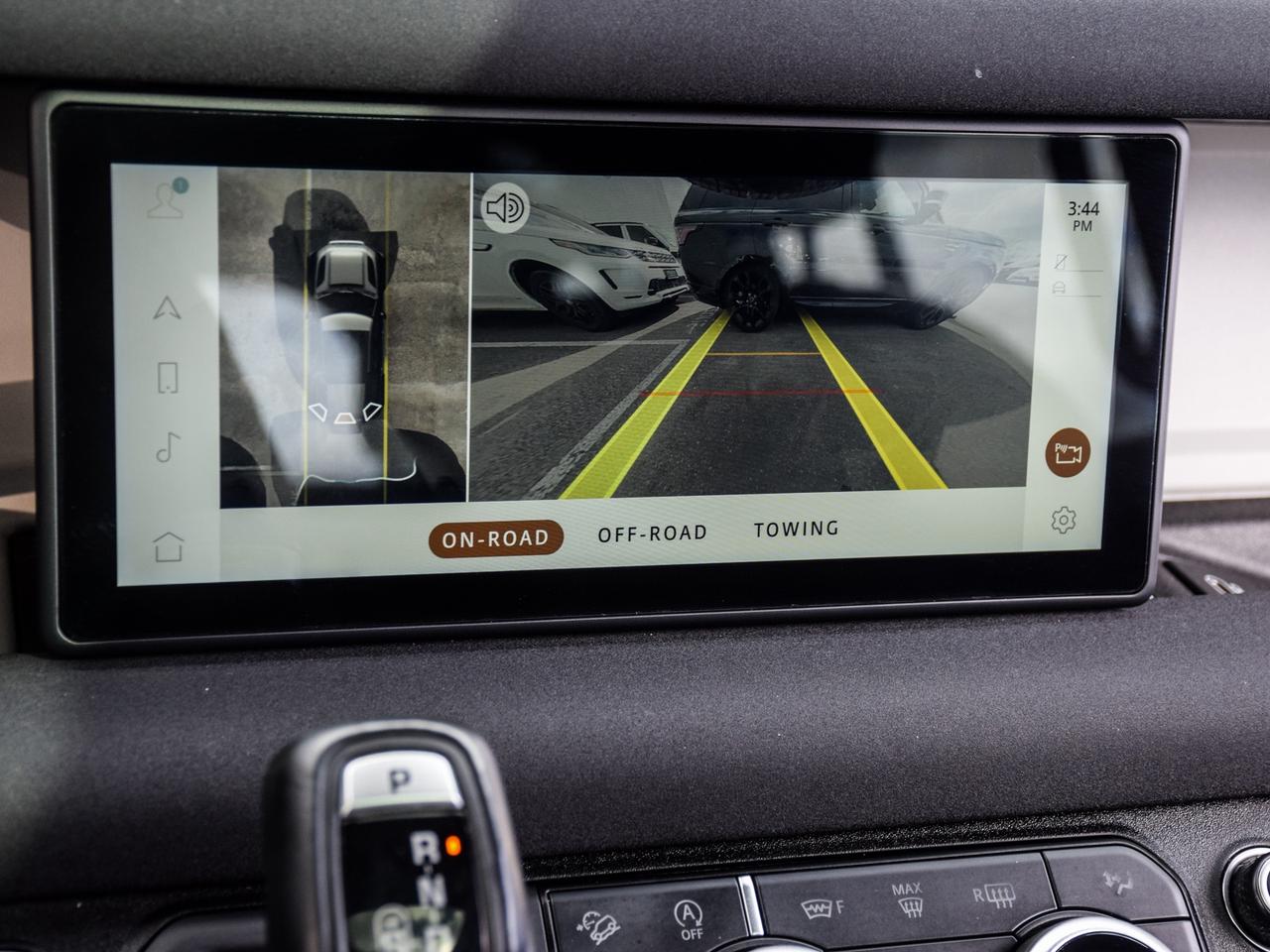 2023 Land Rover Defender S Photo