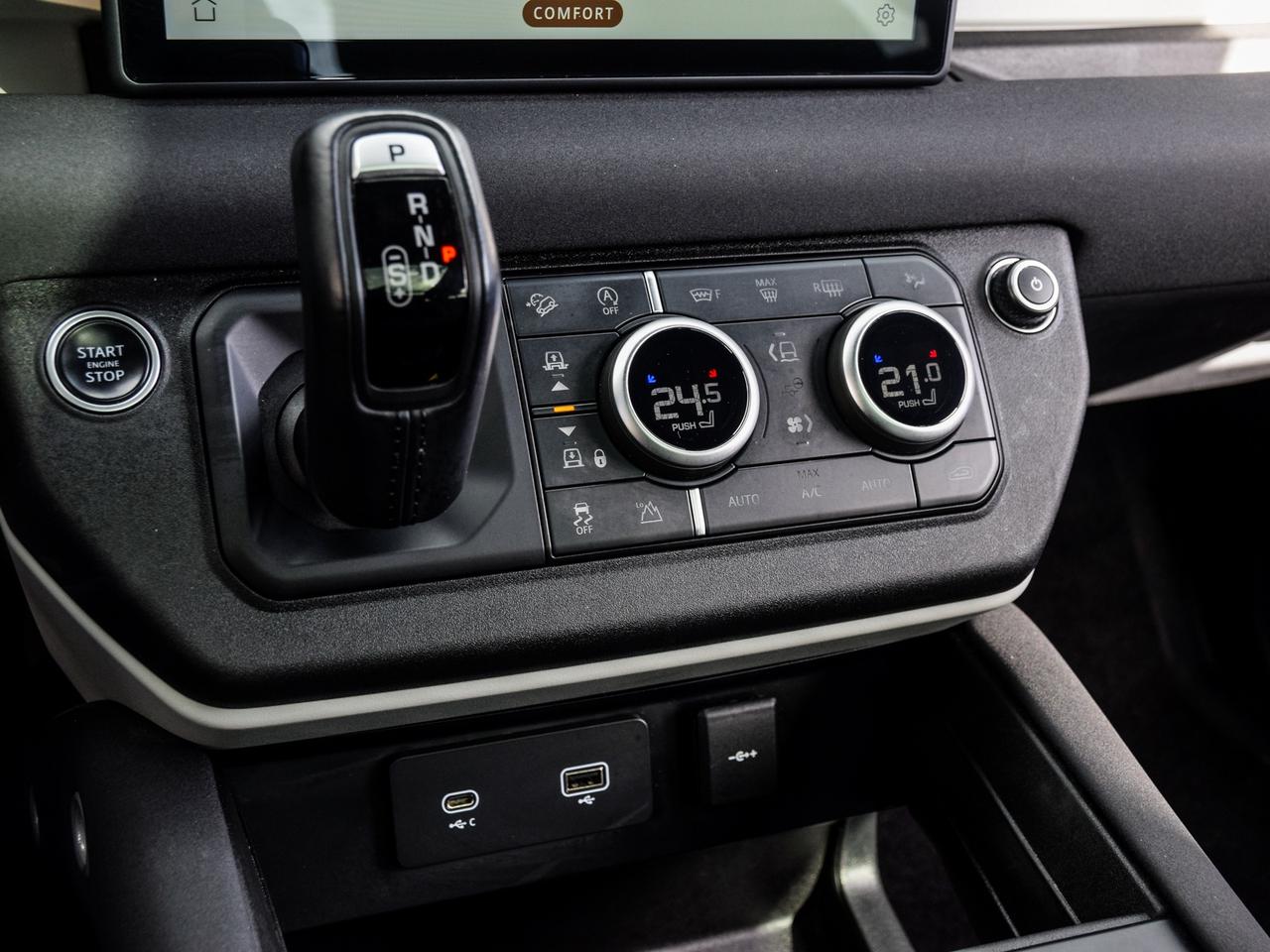 2023 Land Rover Defender S Photo