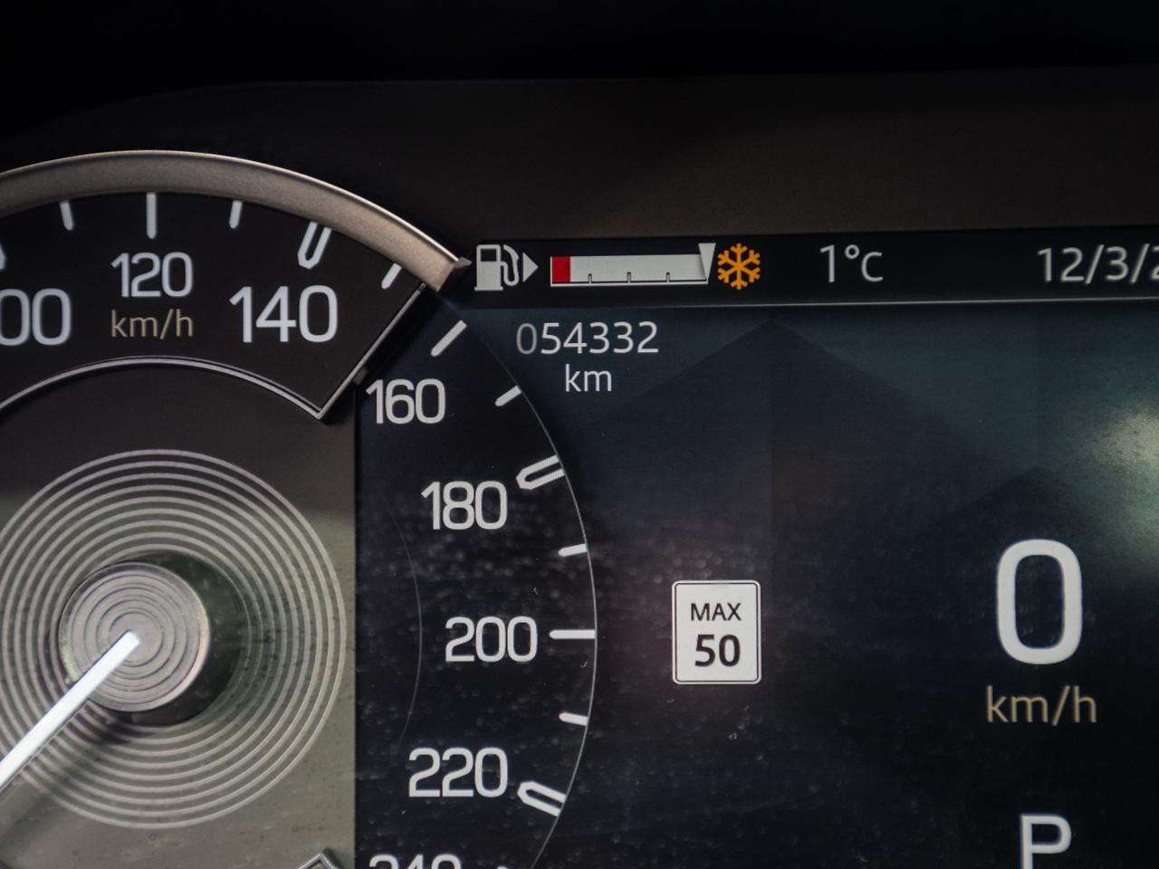 2023 Land Rover Defender S Photo