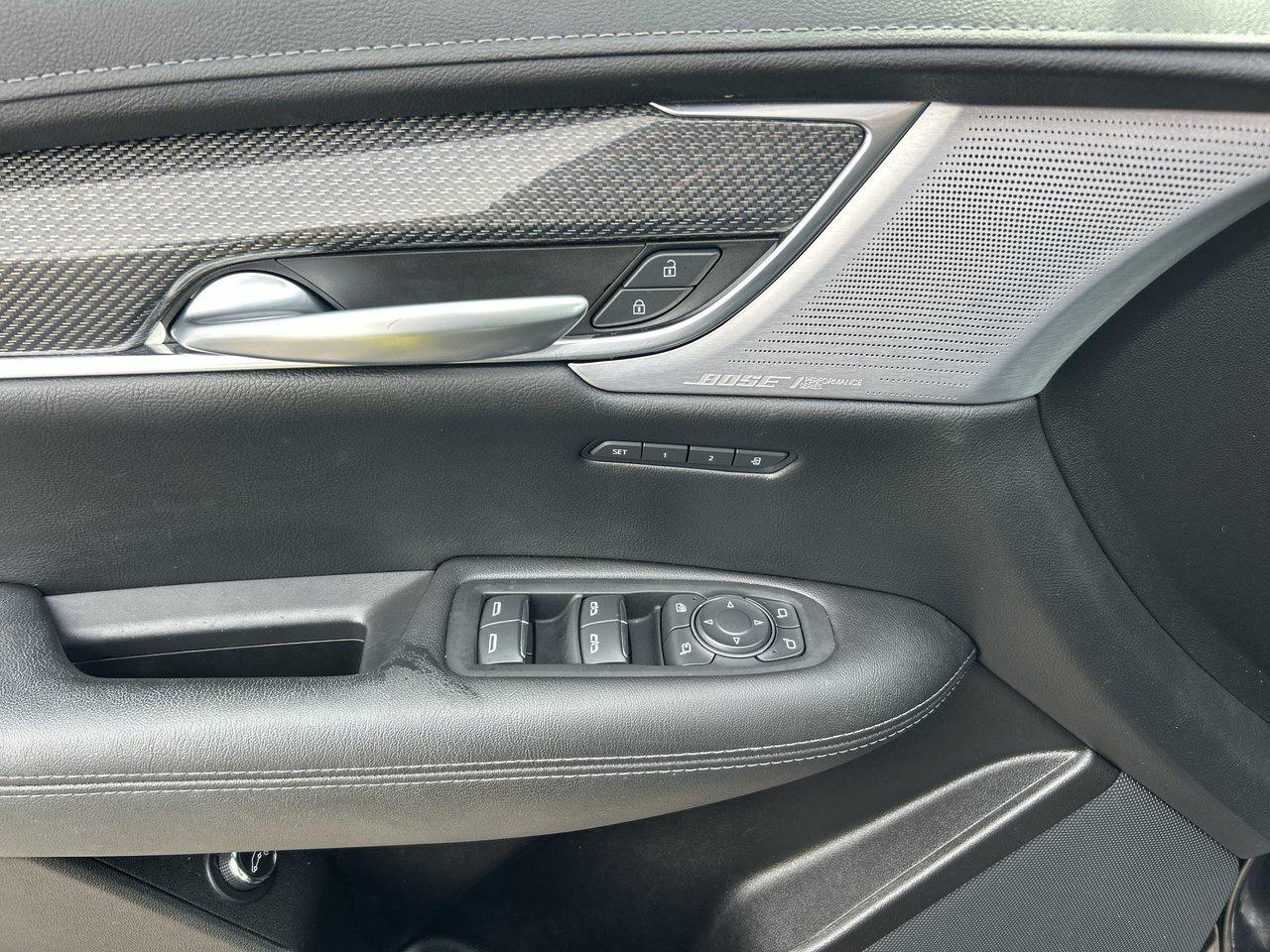 2023 Cadillac XT5 Sport Low KMs 3.6 V6 BOSE Audio Panoramic Sunroof Photo