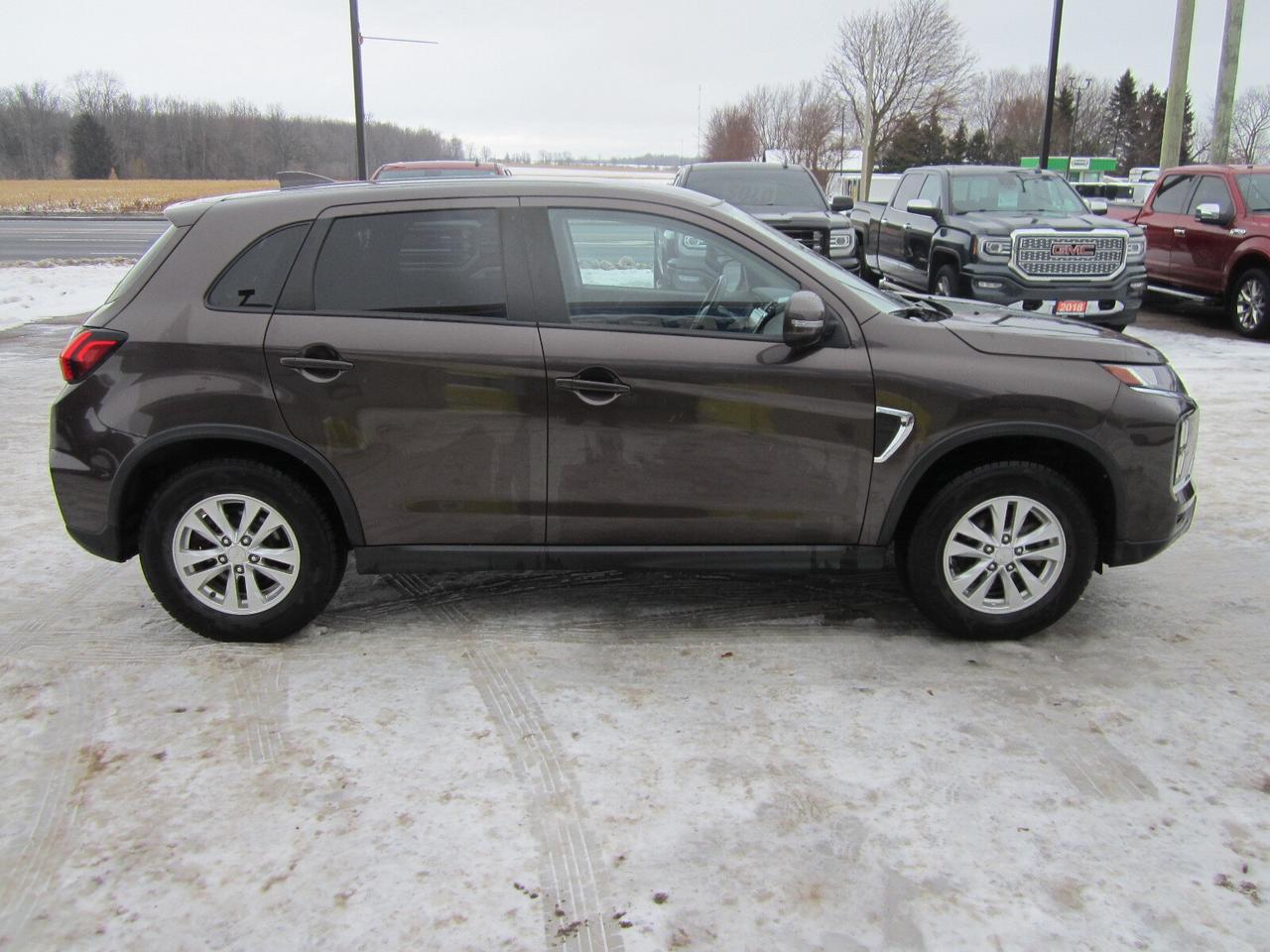 2021 Mitsubishi RVR SE AWC NO ACCIDENTS Photo