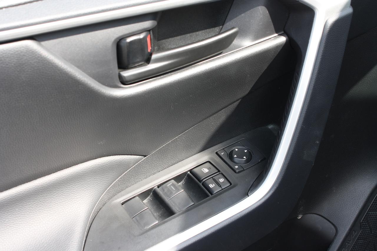 2025 Toyota RAV4 LE AWD Photo