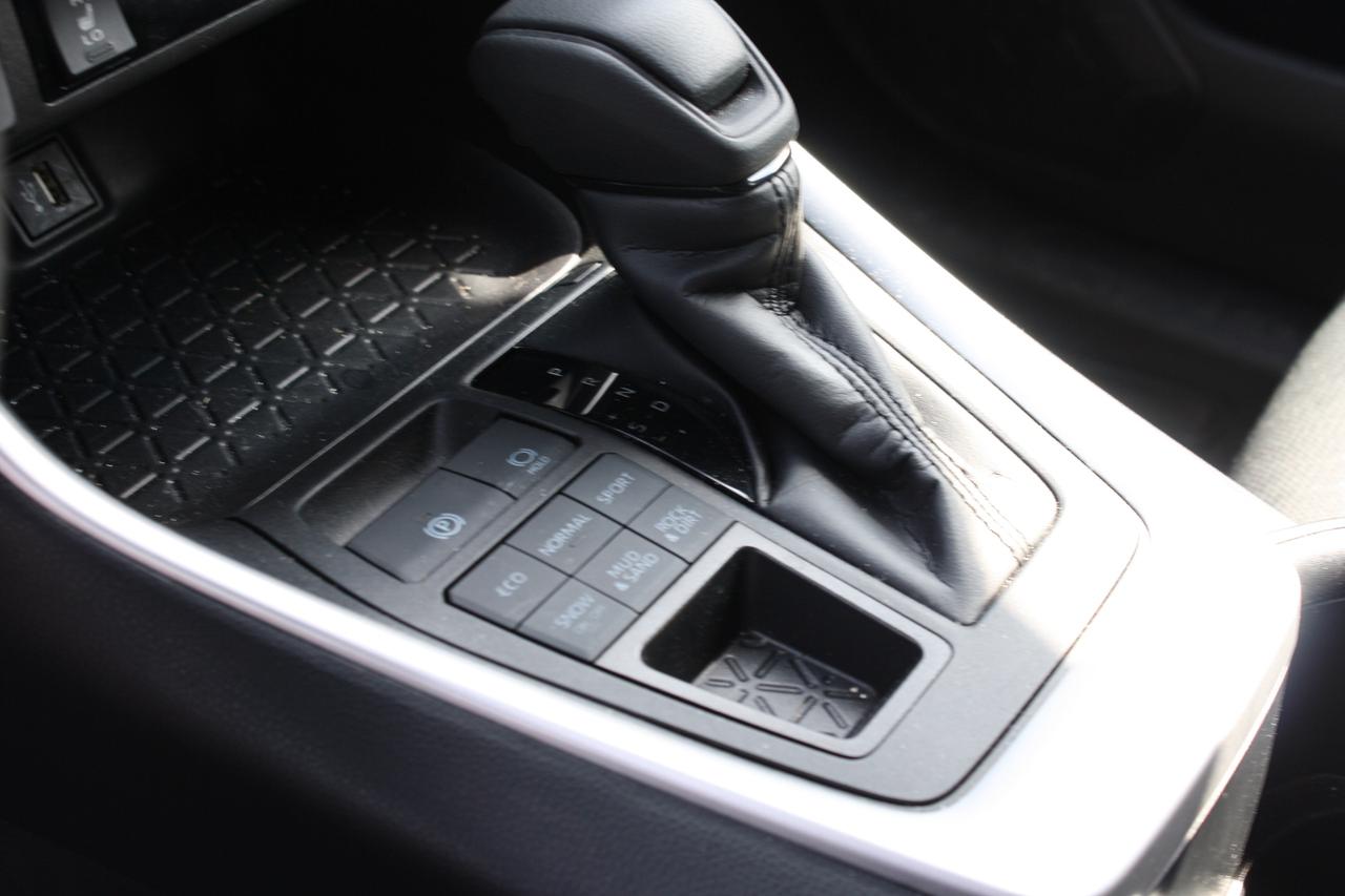 2025 Toyota RAV4 LE AWD Photo