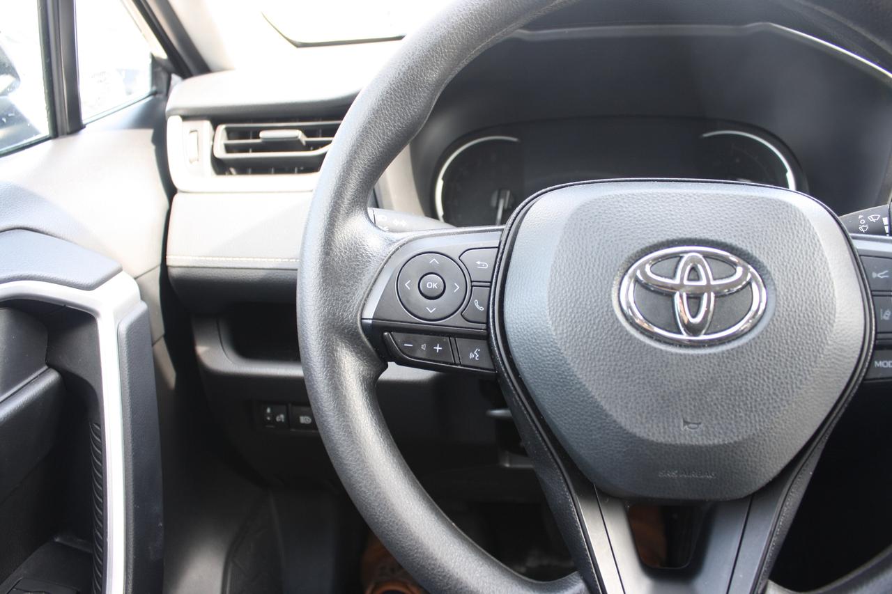 2025 Toyota RAV4 LE AWD Photo