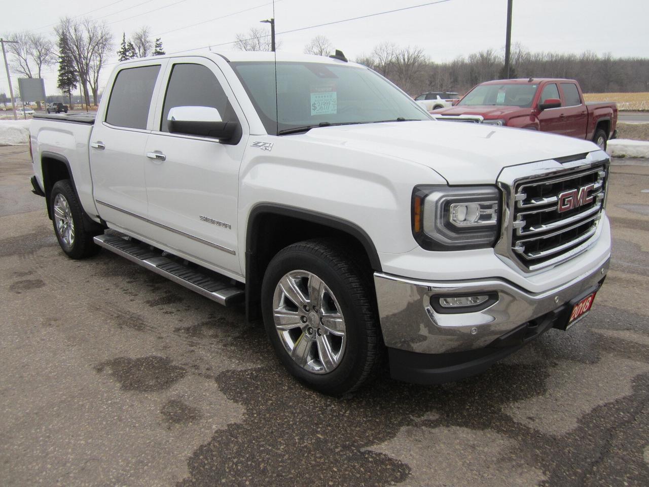 2018 GMC Sierra 1500 4WD Crew Cab 143.5  SLT 5.3L NO ACCIDENTS Photo