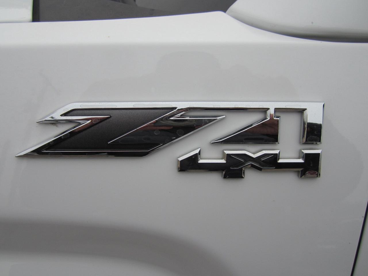 2018 GMC Sierra 1500 4WD Crew Cab 143.5  SLT 5.3L NO ACCIDENTS Photo