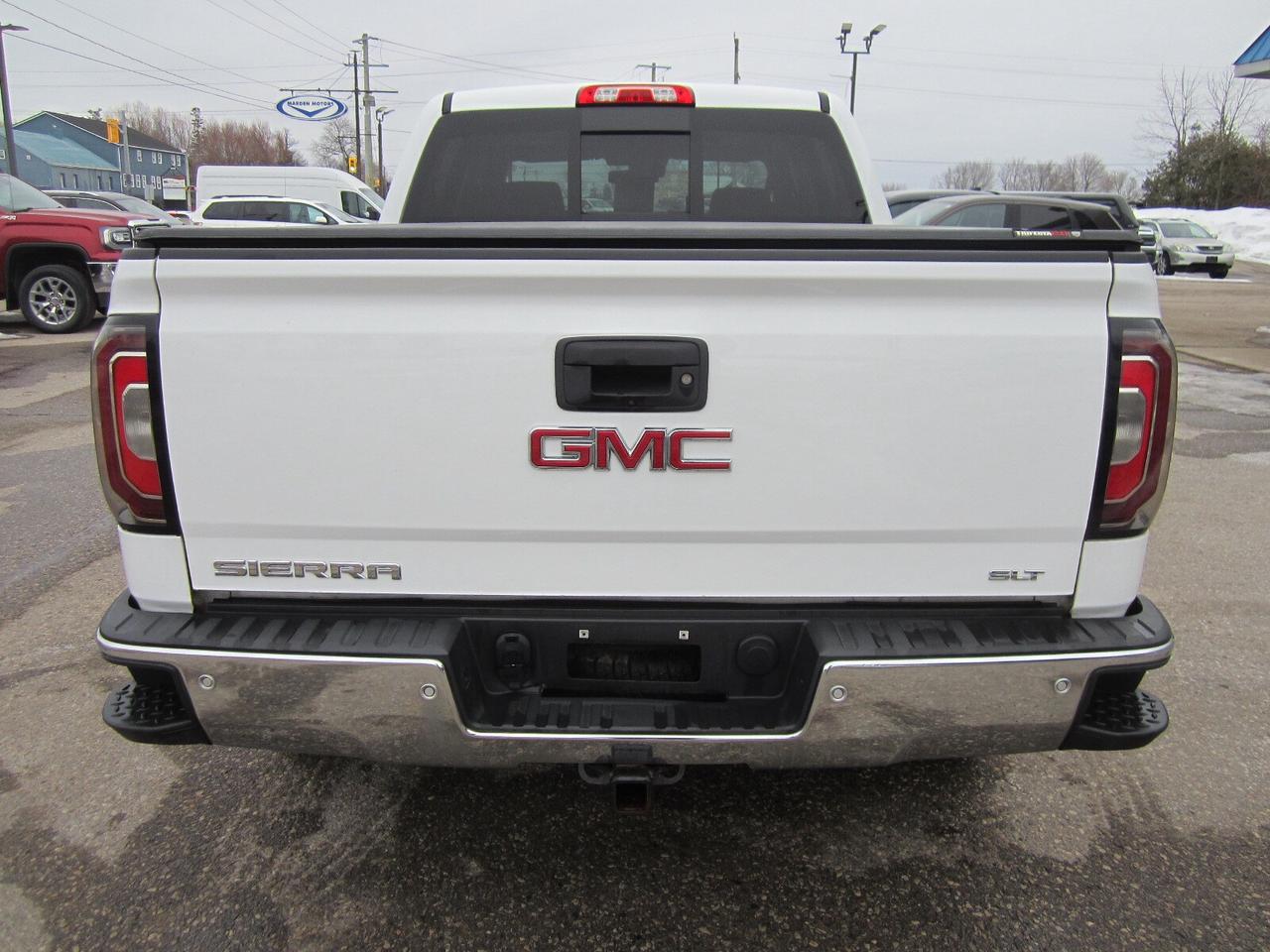 2018 GMC Sierra 1500 4WD Crew Cab 143.5  SLT 5.3L NO ACCIDENTS Photo