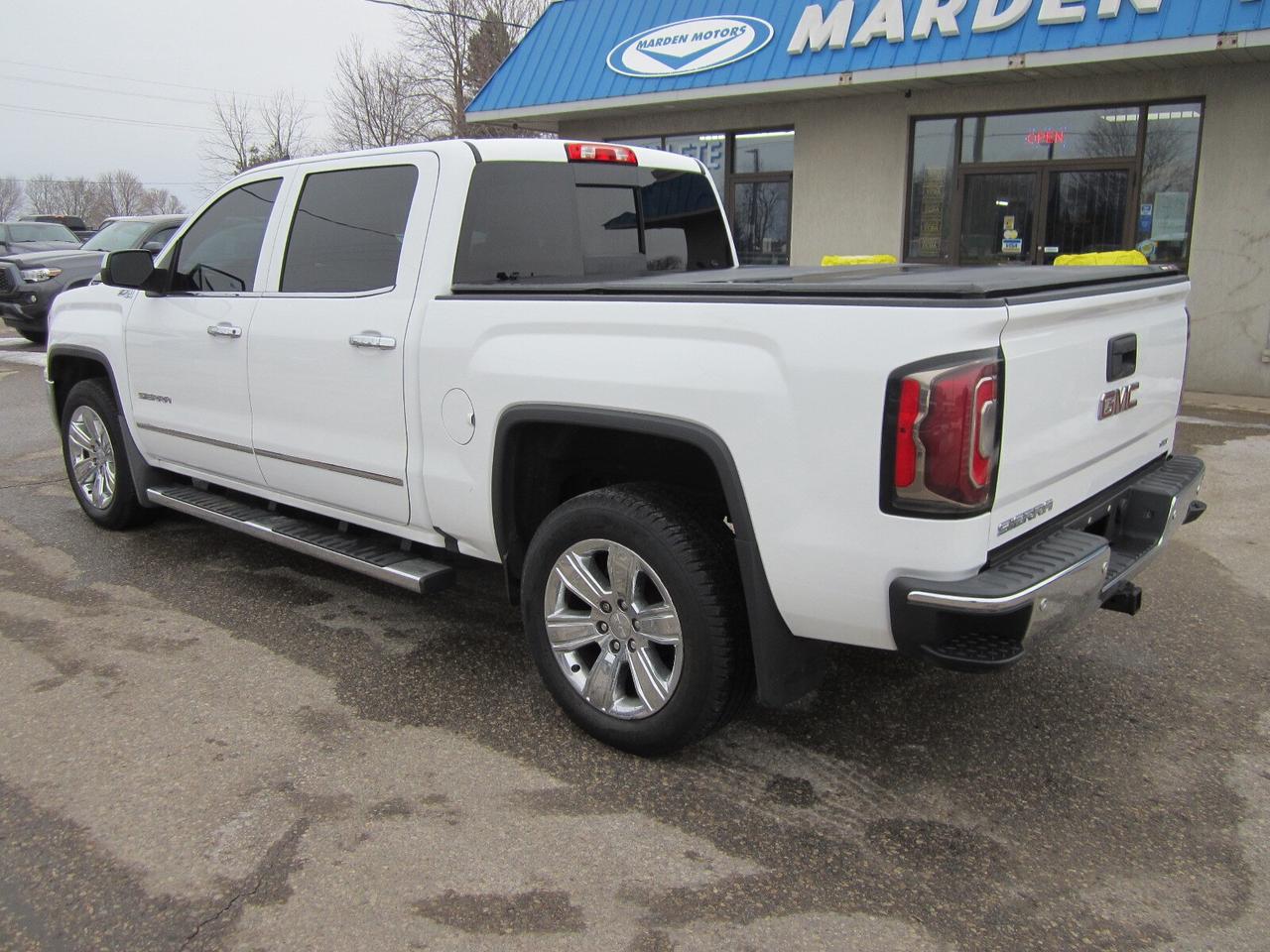 2018 GMC Sierra 1500 4WD Crew Cab 143.5  SLT 5.3L NO ACCIDENTS Photo