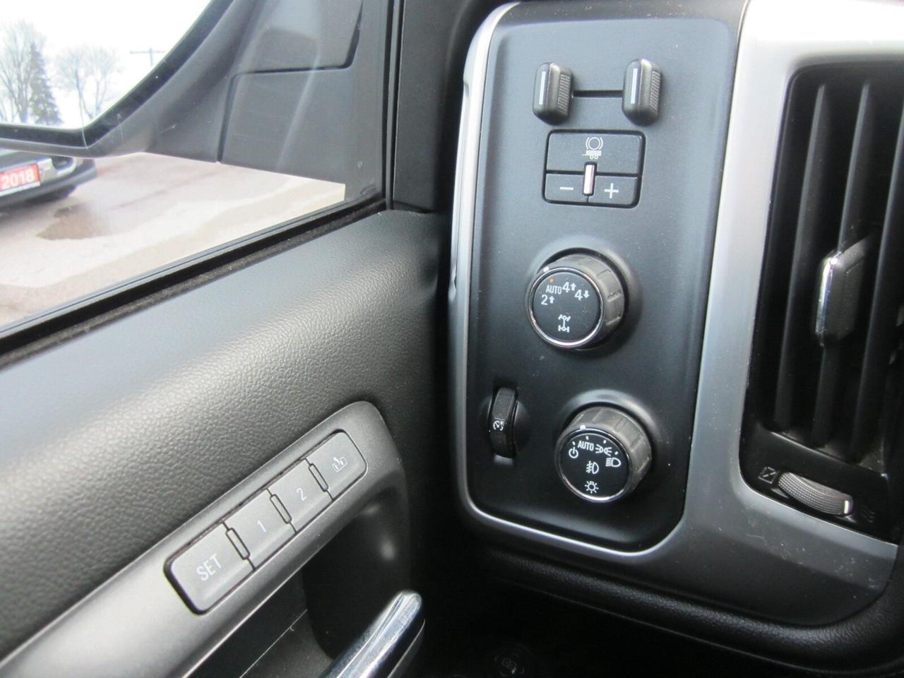 2018 GMC Sierra 1500 4WD Crew Cab 143.5  SLT 5.3L NO ACCIDENTS Photo