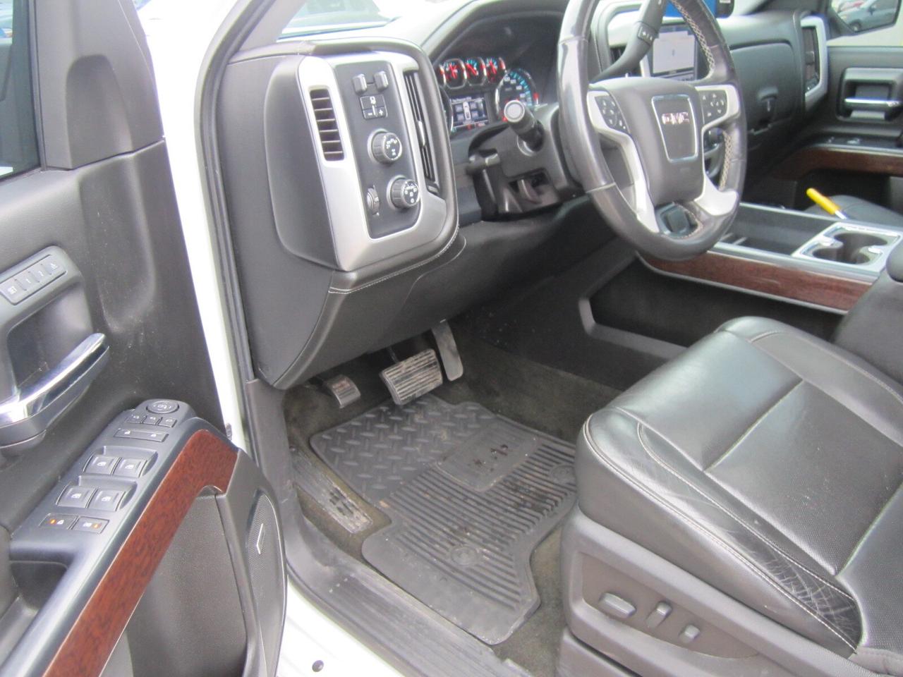 2018 GMC Sierra 1500 4WD Crew Cab 143.5  SLT 5.3L NO ACCIDENTS Photo