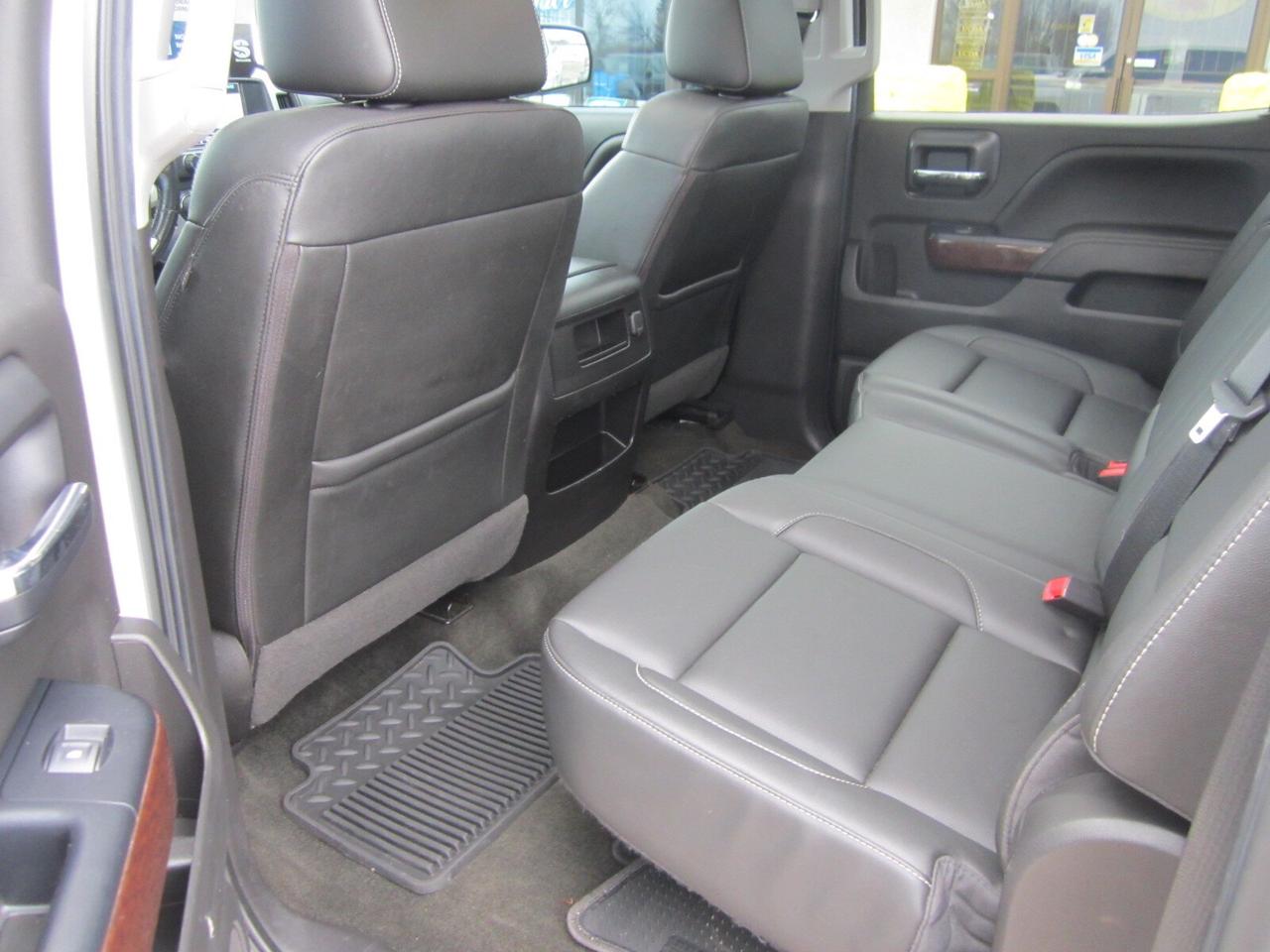 2018 GMC Sierra 1500 4WD Crew Cab 143.5  SLT 5.3L NO ACCIDENTS Photo