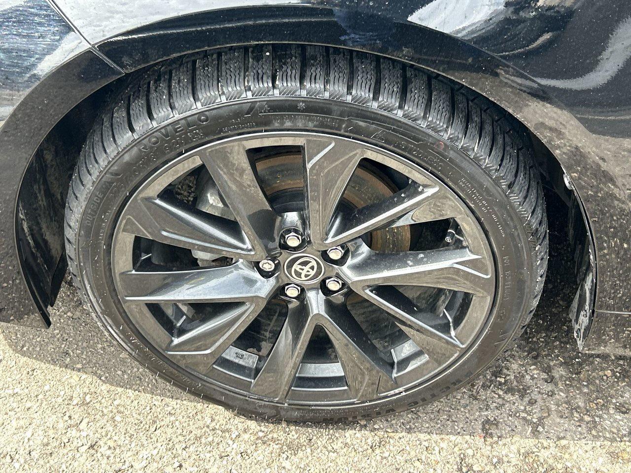 2024 Toyota Corolla Hybrid SE 17,000kms AWD Winter Tires Sunroof Photo