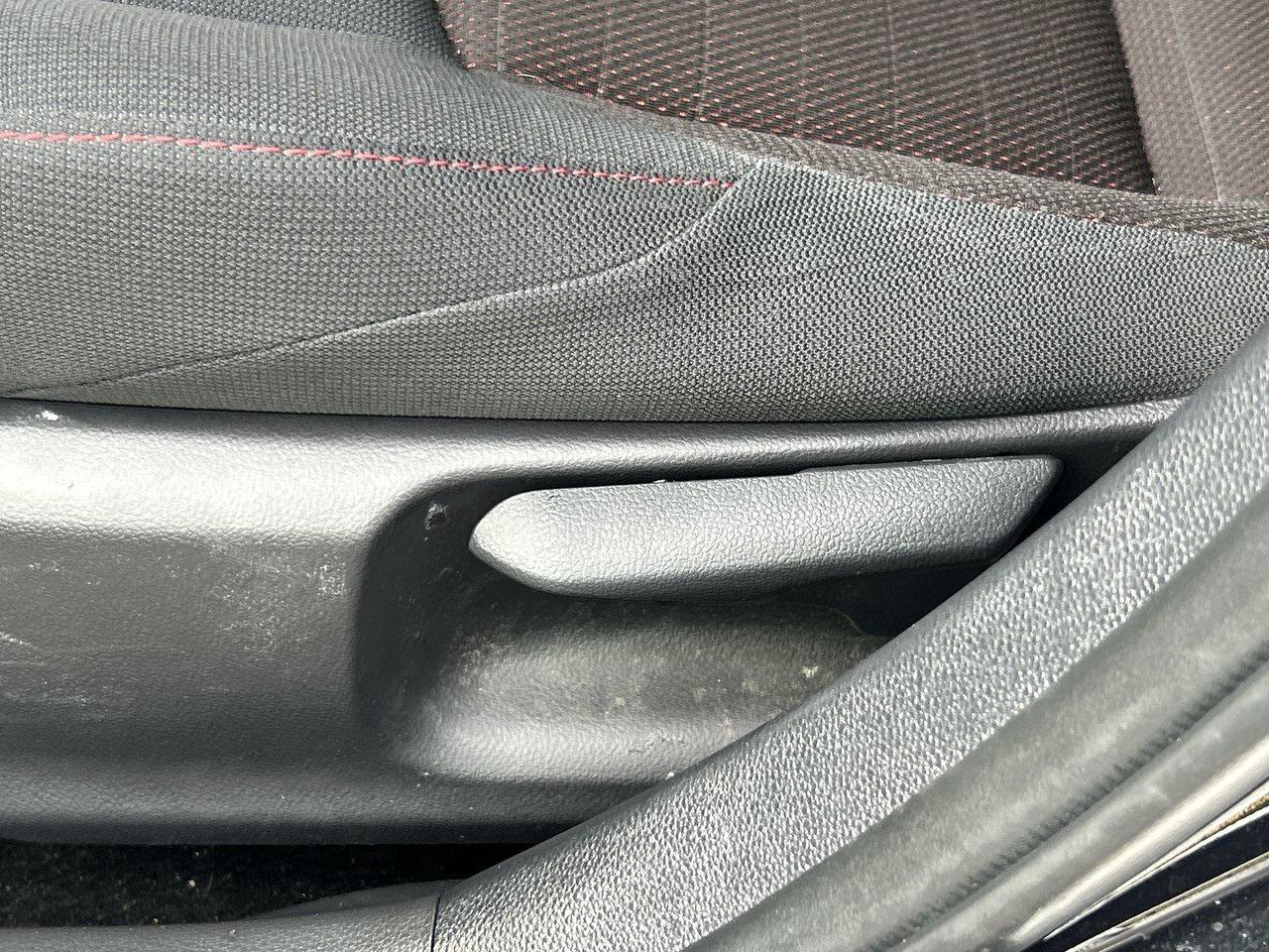 2024 Toyota Corolla Hybrid SE 17,000kms AWD Winter Tires Sunroof Photo