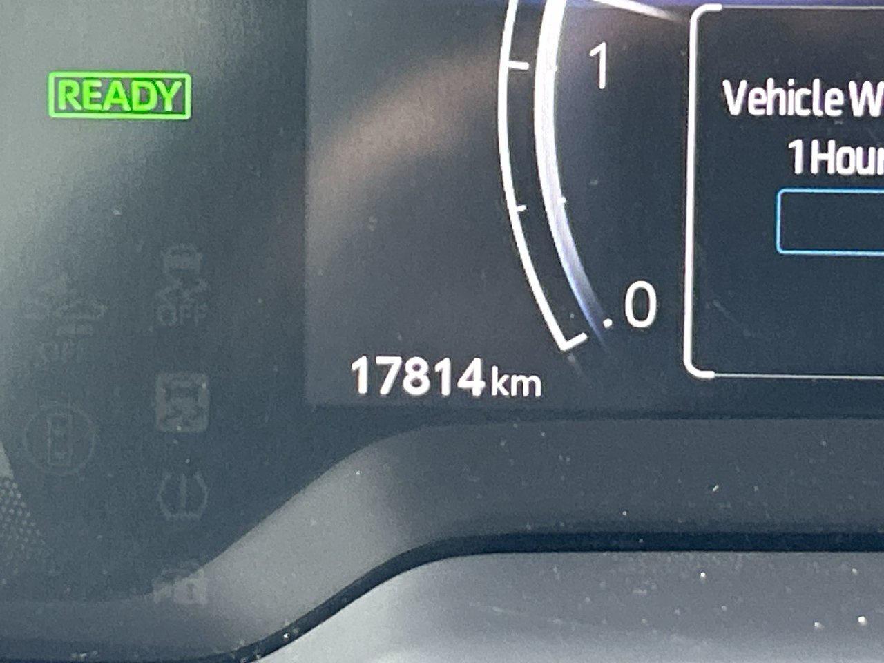 2024 Toyota Corolla Hybrid SE 17,000kms AWD Winter Tires Sunroof Photo